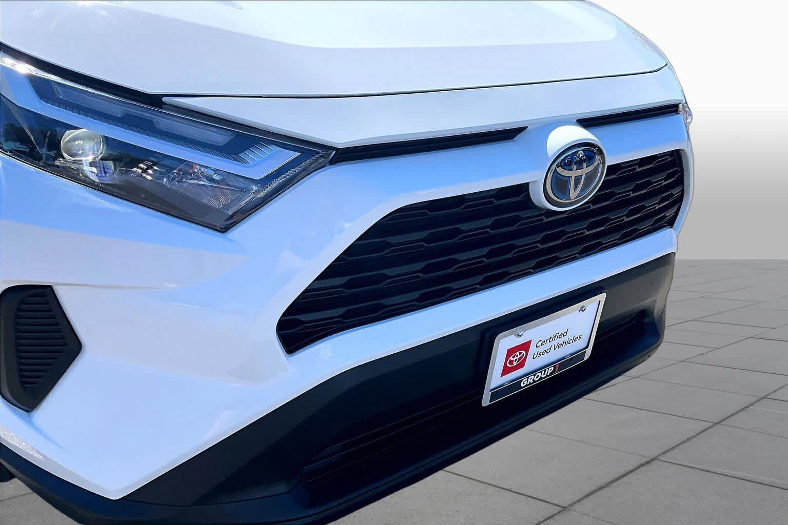 Certified 2024 Toyota RAV4 LE AWD/4WD image 29
