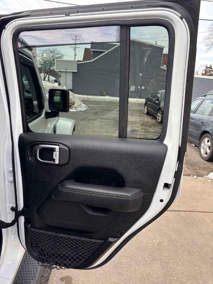 Used 2019 Jeep Wrangler Unlimited Sahara image 16