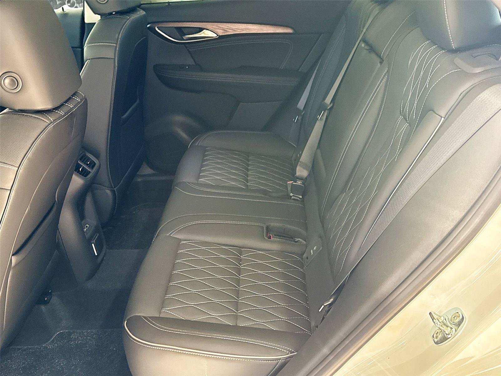 Used 2023 Buick Envision Avenir AWD/4WD image 5