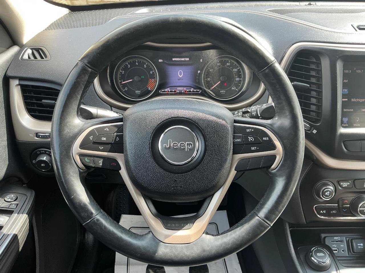 Used 2014 Jeep Cherokee Limited AWD/4WD image 22