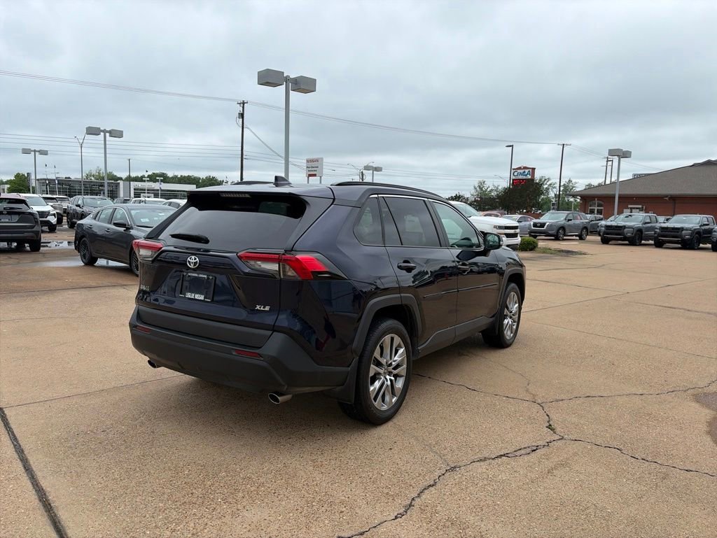 Used 2023 Toyota RAV4 XLE Premium FWD image 4
