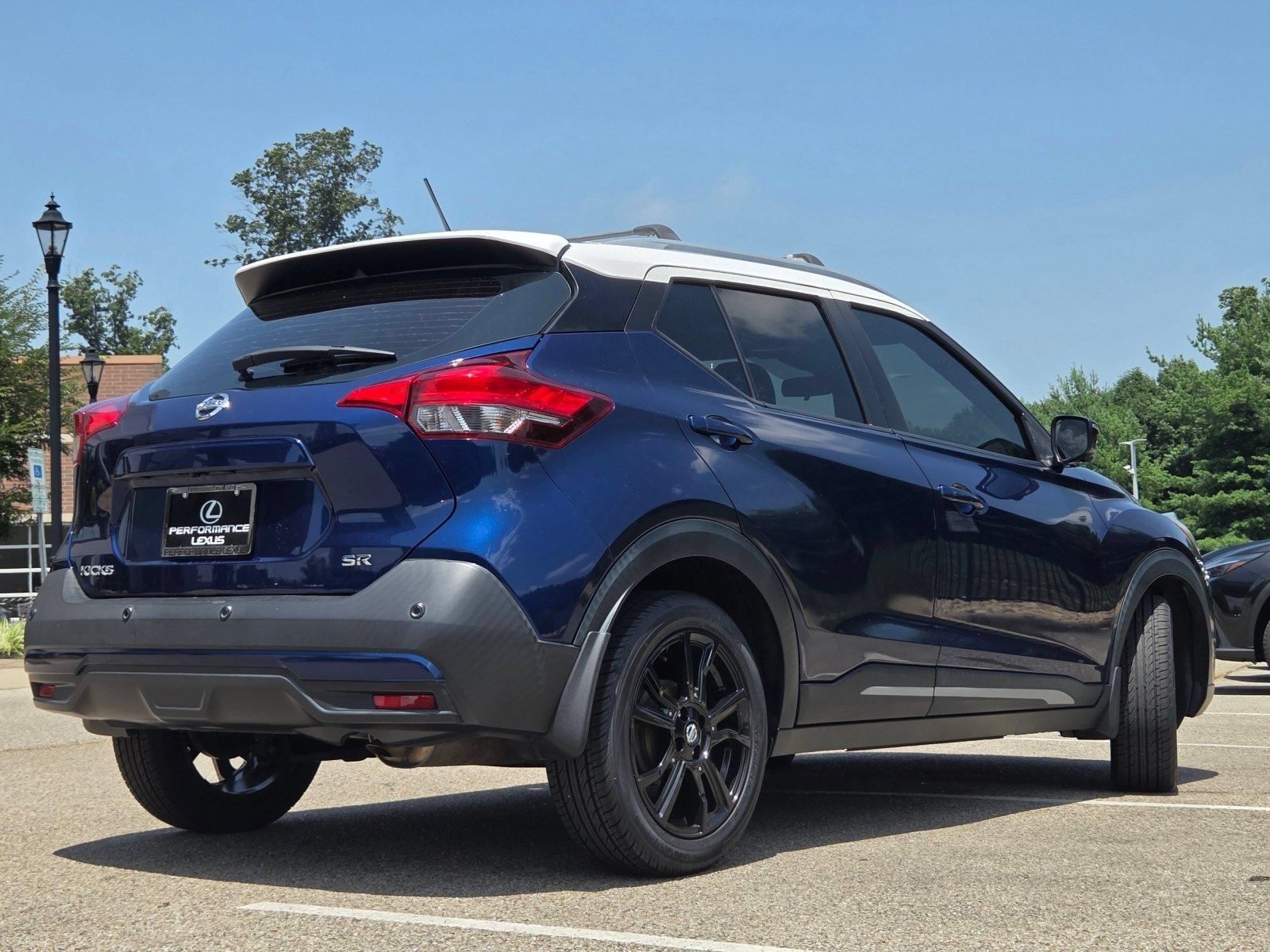 Used 2020 Nissan Kicks SR FWD image 25
