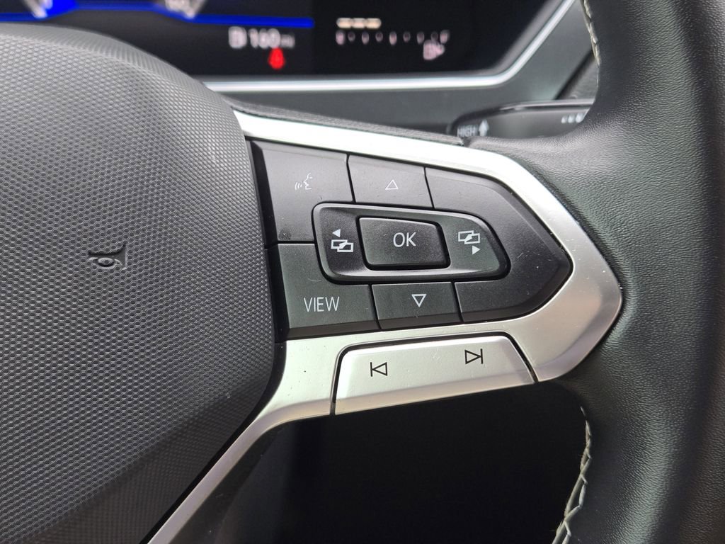 Used 2022 Volkswagen Tiguan SE w/ Panoramic Sunroof Package FWD image 30