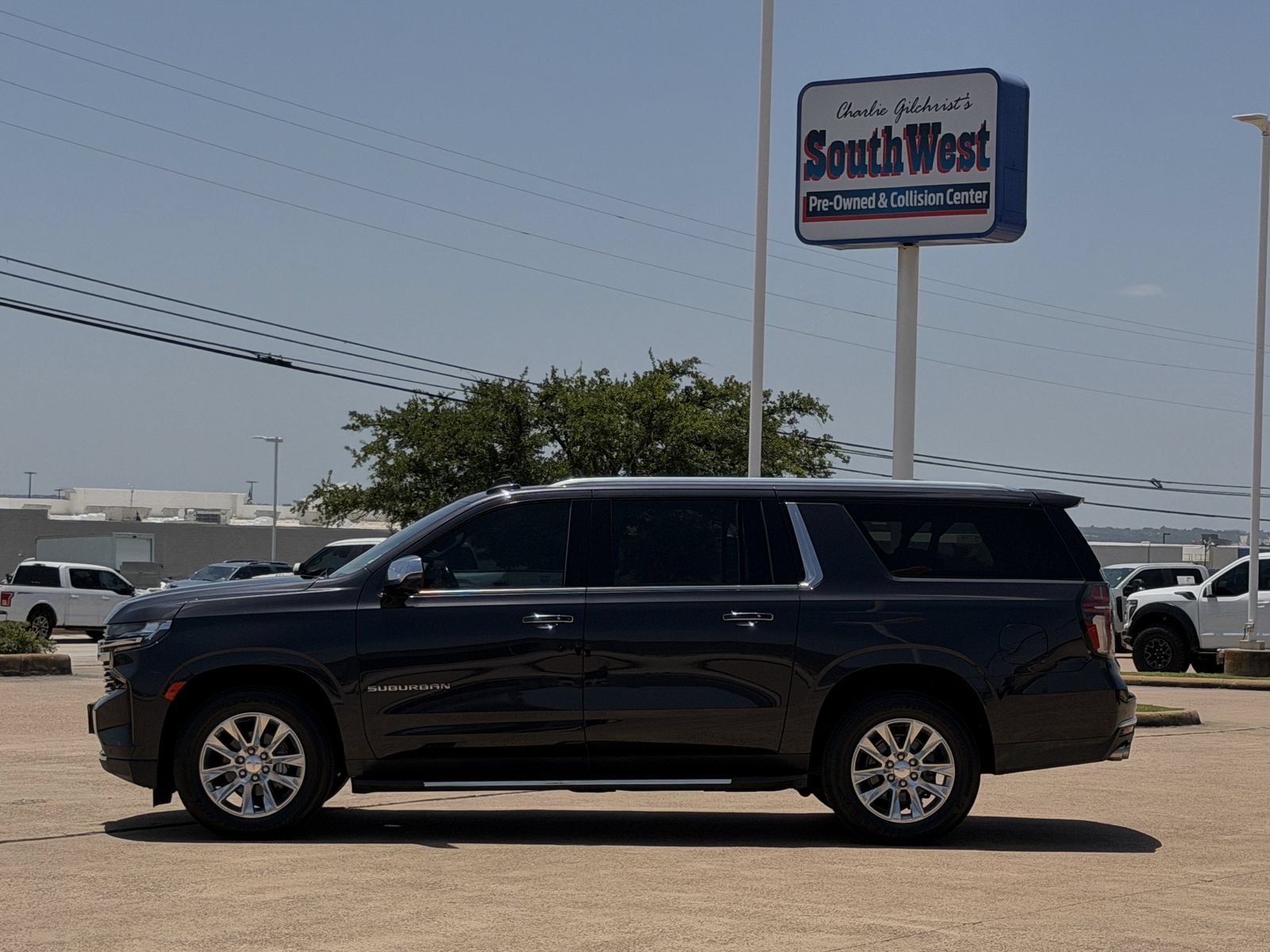 Used 2023 Chevrolet Suburban Premier RWD image 7