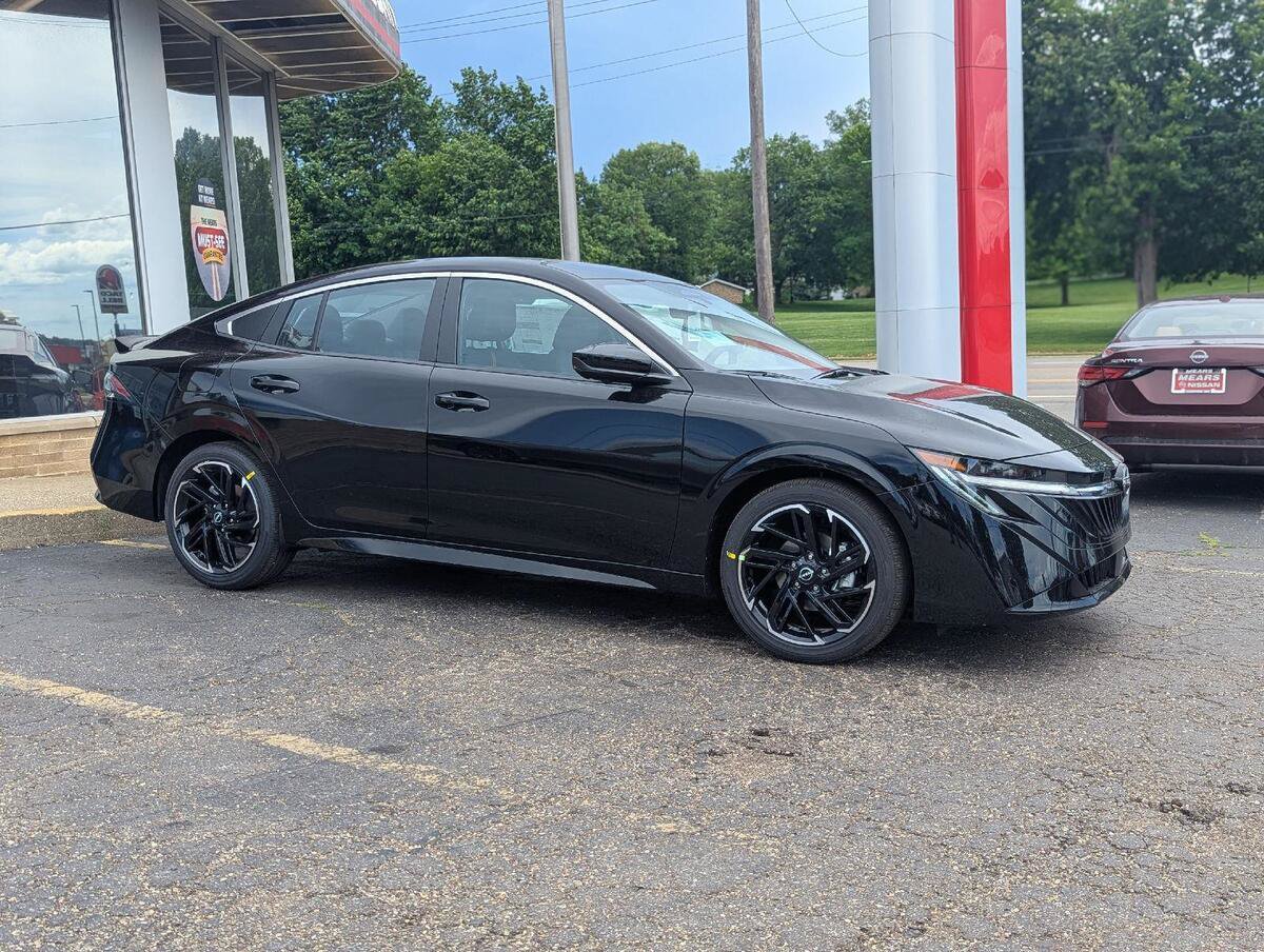 New 2026 Nissan Sentra SR w/ SR Premium Package FWD image 9