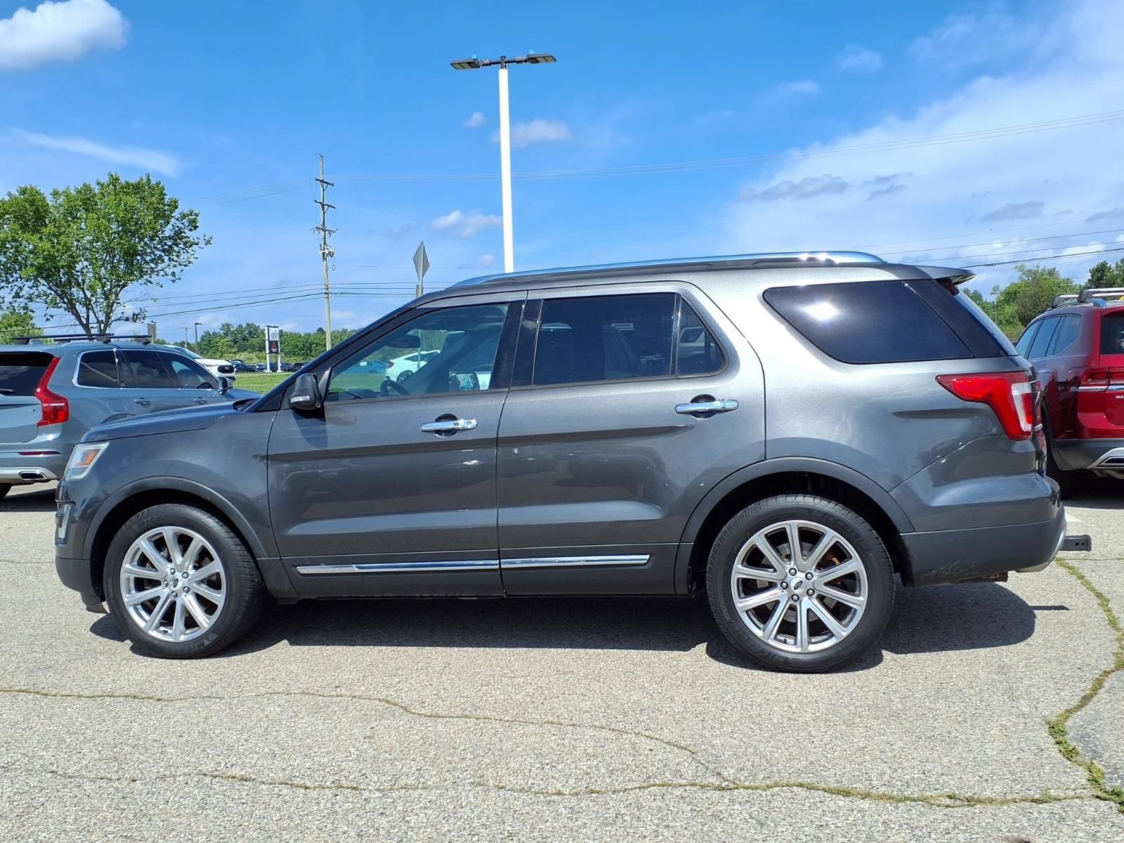 Used 2017 Ford Explorer Limited AWD/4WD image 7