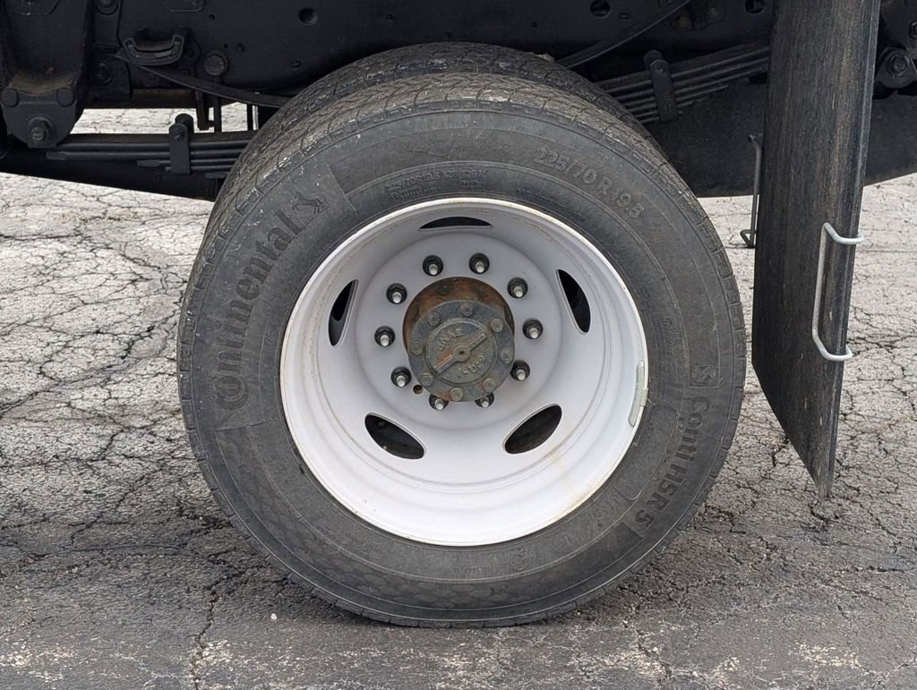 New 2025 Ford F550 4x4 Regular Cab Super Duty image 19