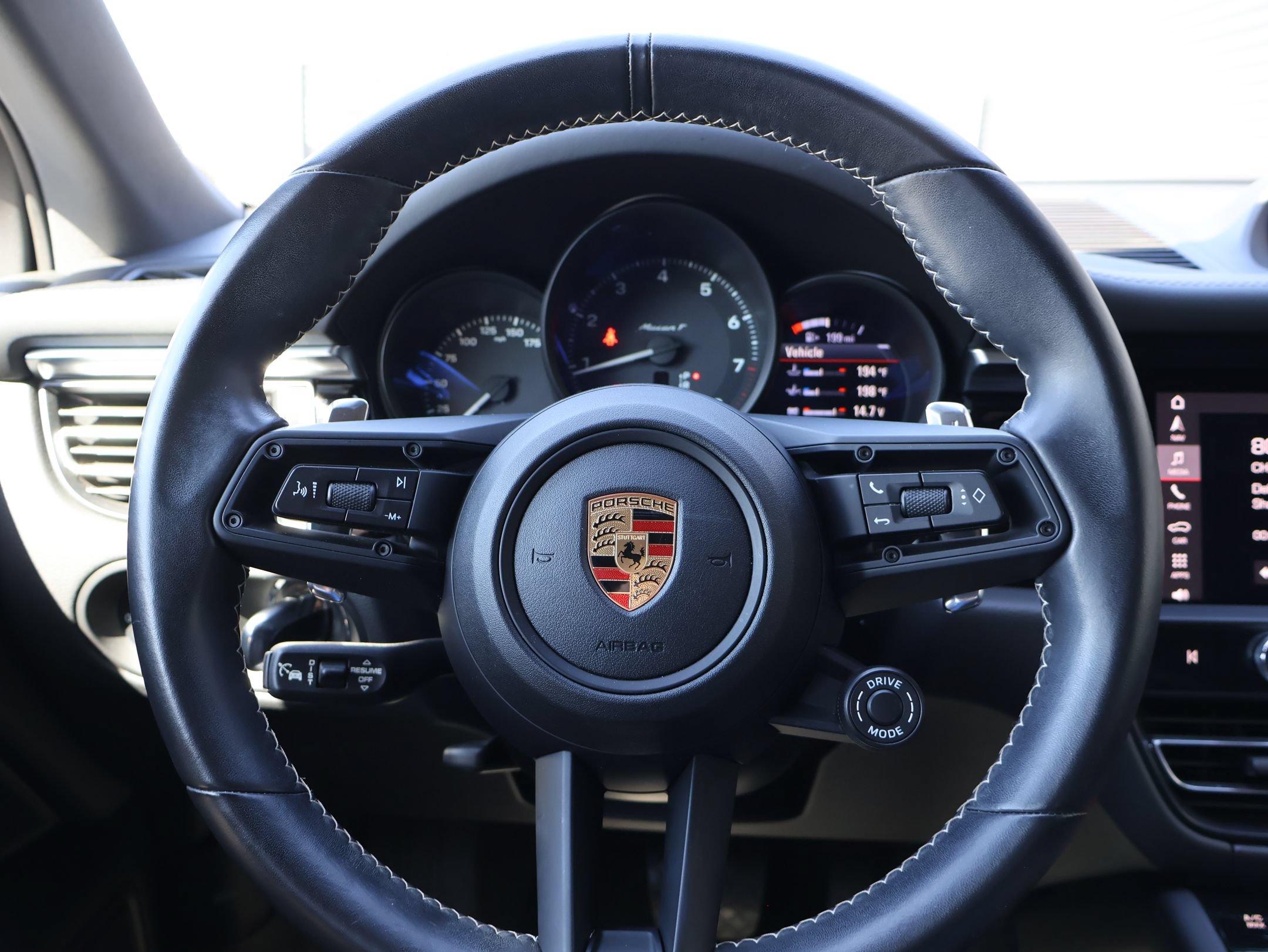 Certified 2024 Porsche Macan Turbo AWD/4WD image 17