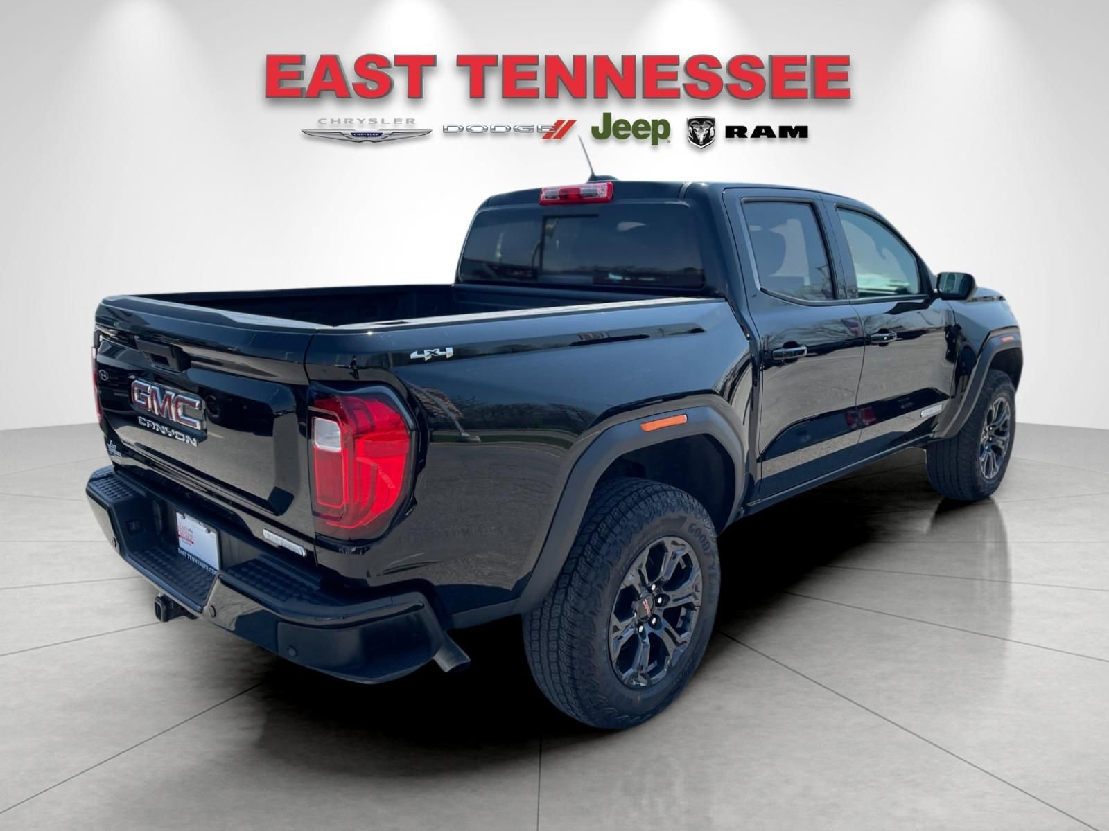 Used 2025 GMC Canyon Elevation image 3