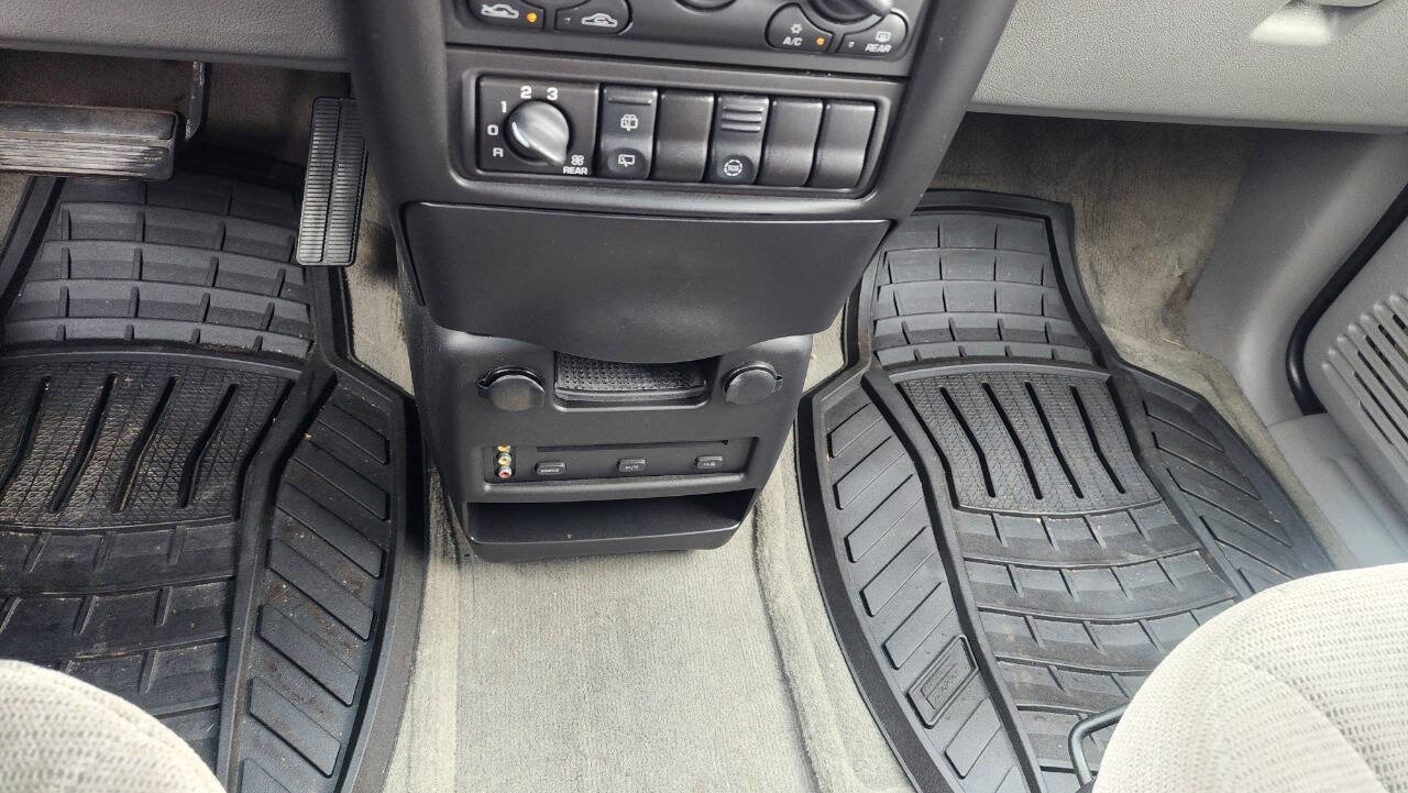 Used 2004 Chevrolet Venture LT FWD image 40