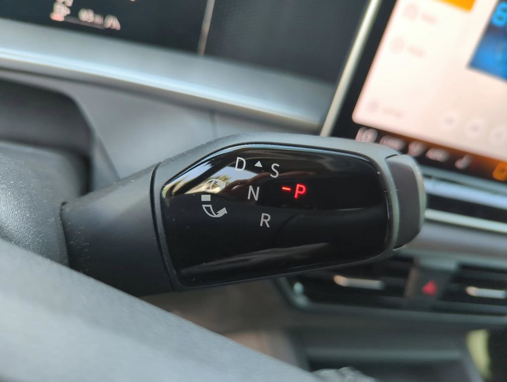 Certified 2025 Volkswagen Tiguan SE R-Line image 37