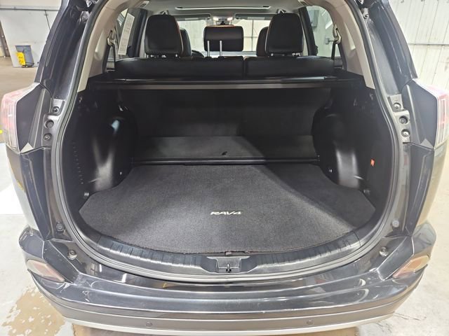 Used 2018 Toyota RAV4 Limited w/ Advanced Technology Package image 19