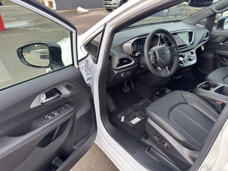 New 2026 Chrysler Pacifica Select image 9