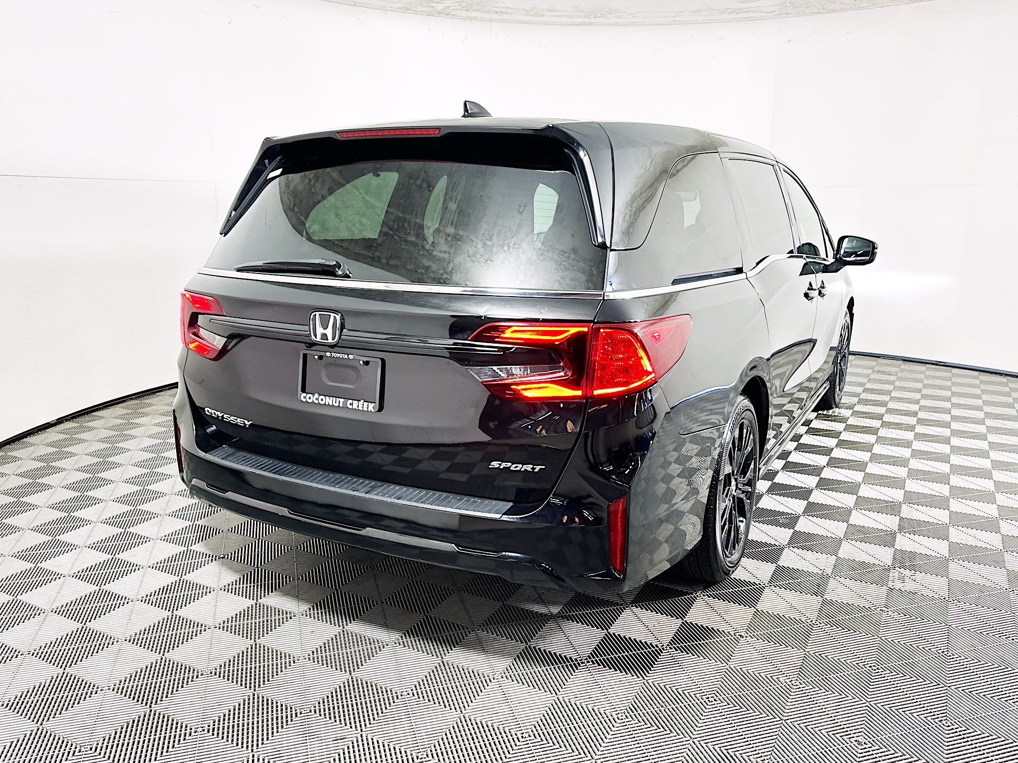 Used 2025 Honda Odyssey Sport-L image 3