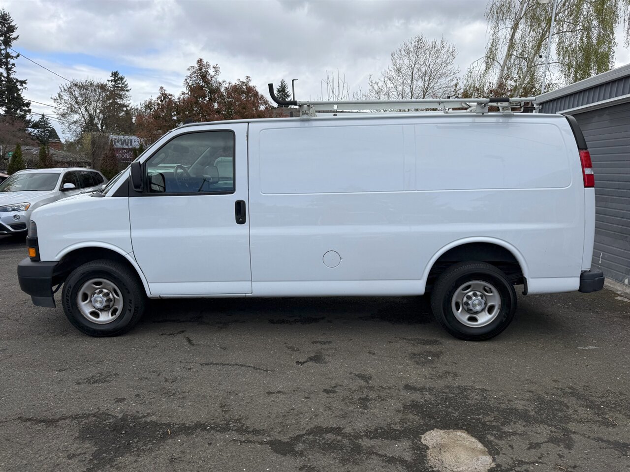Used 2020 Chevrolet Express 2500 w/ Driver Convenience Package RWD image 4