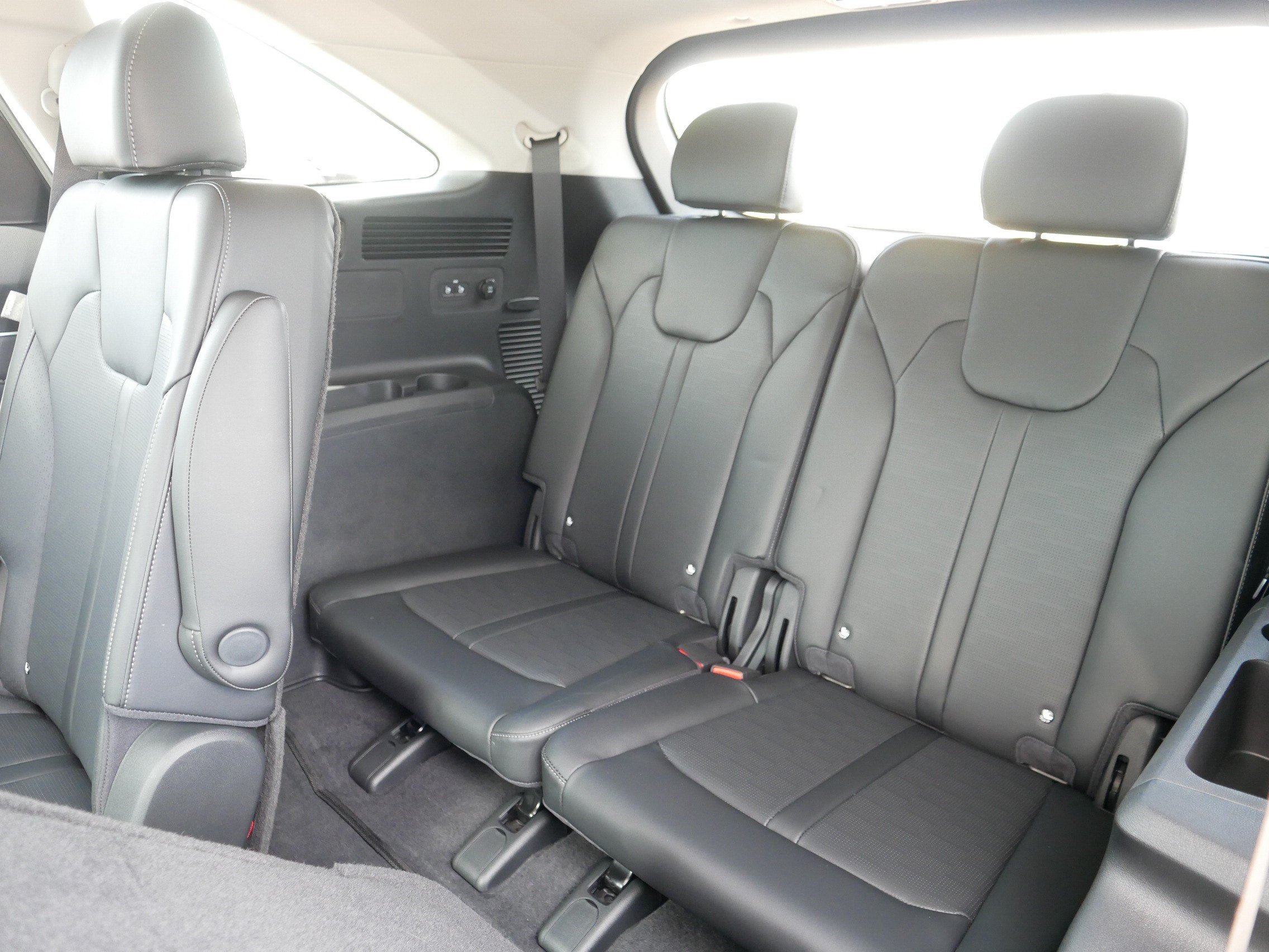 Used 2025 Kia Sorento SX AWD/4WD image 34