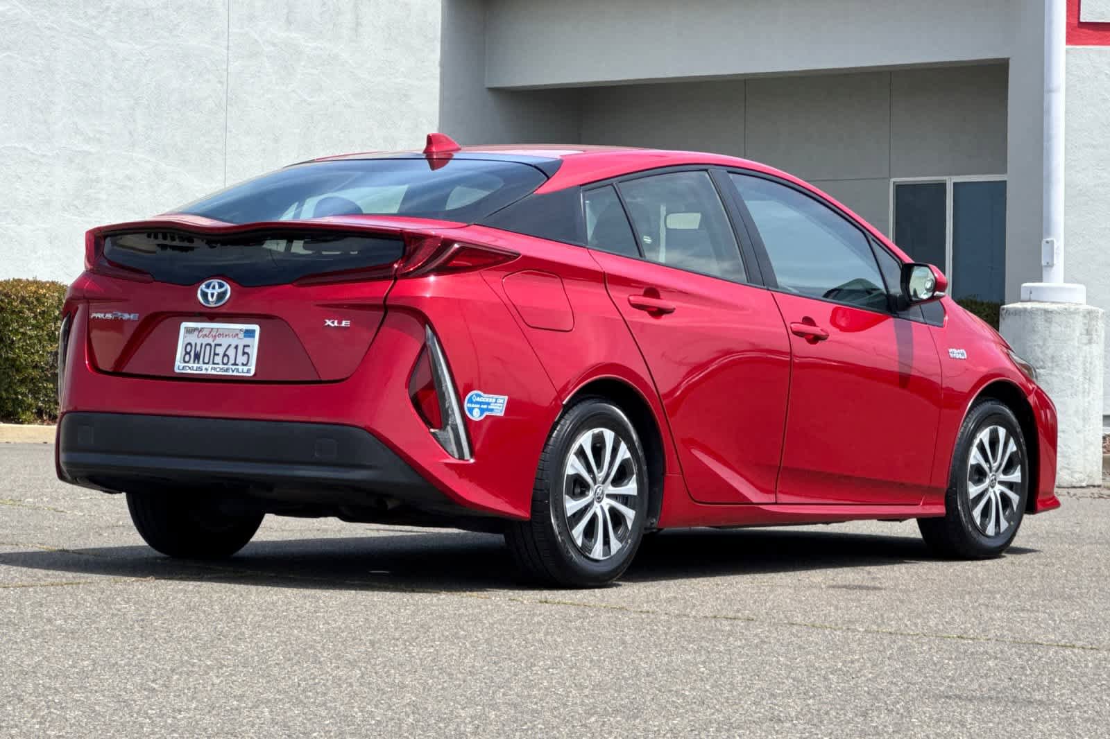 Used 2021 Toyota Prius Prime XLE FWD image 2
