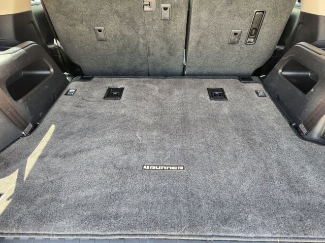 Used 2014 Toyota 4Runner SR5 Premium image 32