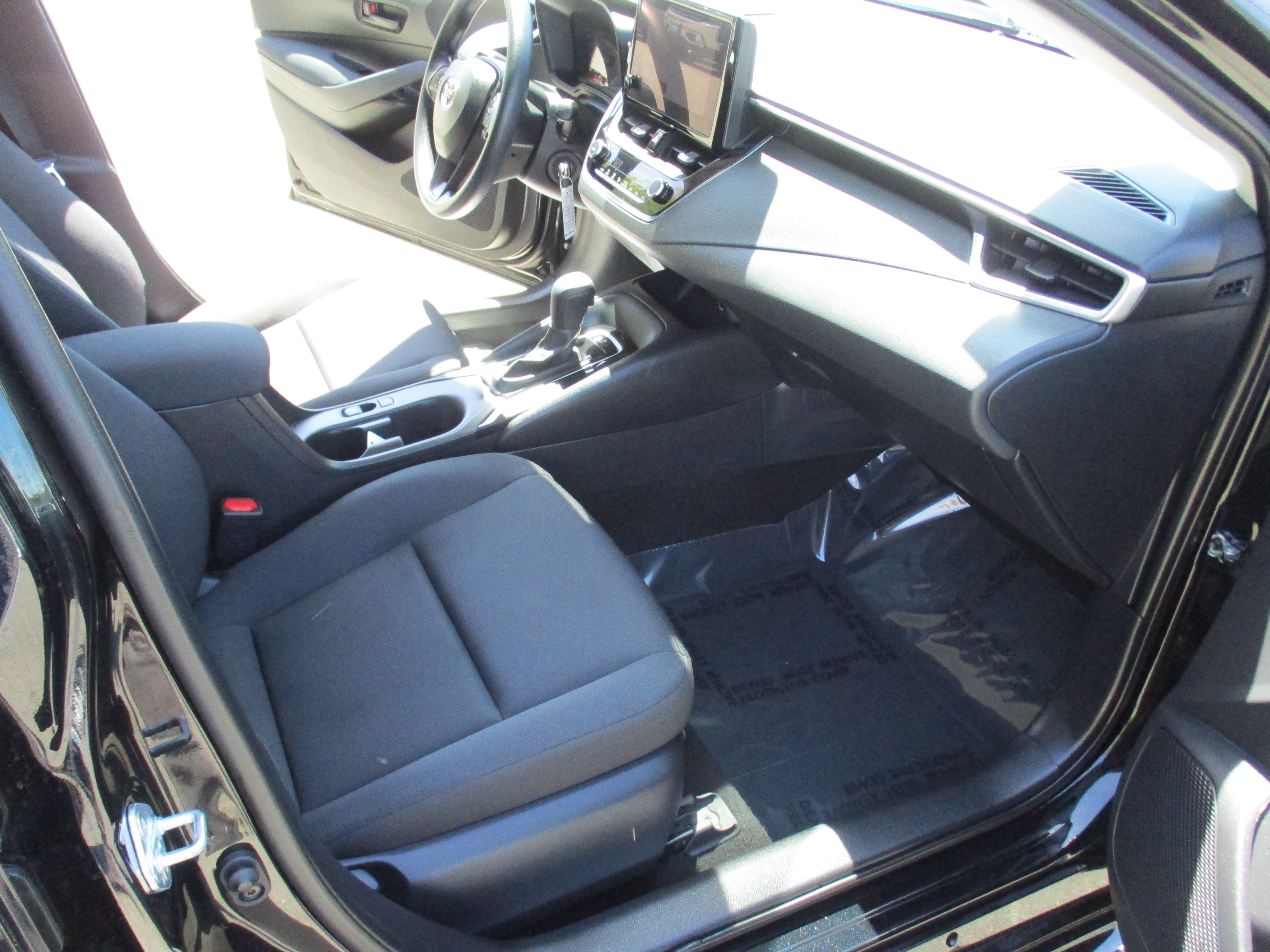 Used 2023 Toyota Corolla LE w/ Carpet Mat Package (TMS) FWD image 14