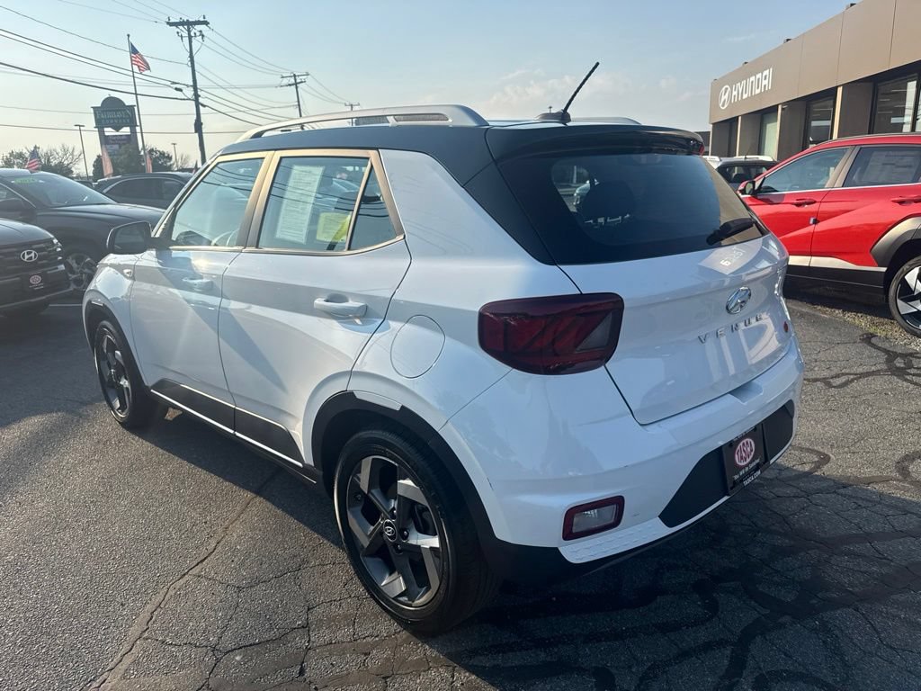 Used 2024 Hyundai Venue Limited FWD image 7