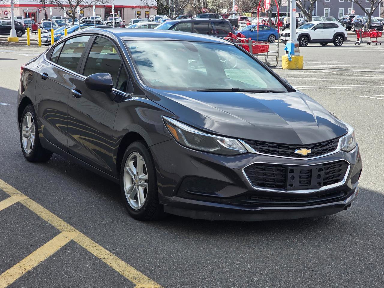 Used 2017 Chevrolet Cruze LT FWD image 3