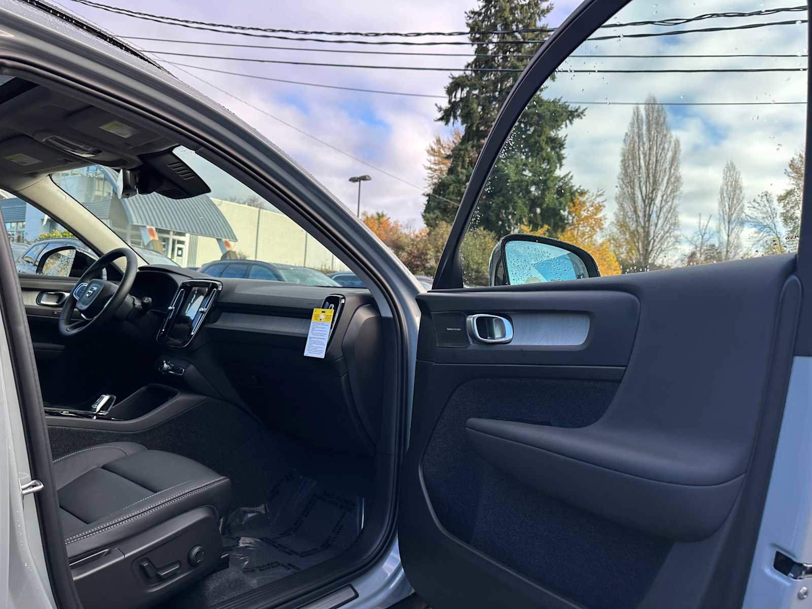 New 2026 Volvo XC40 B5 Ultra w/ Climate Package image 11