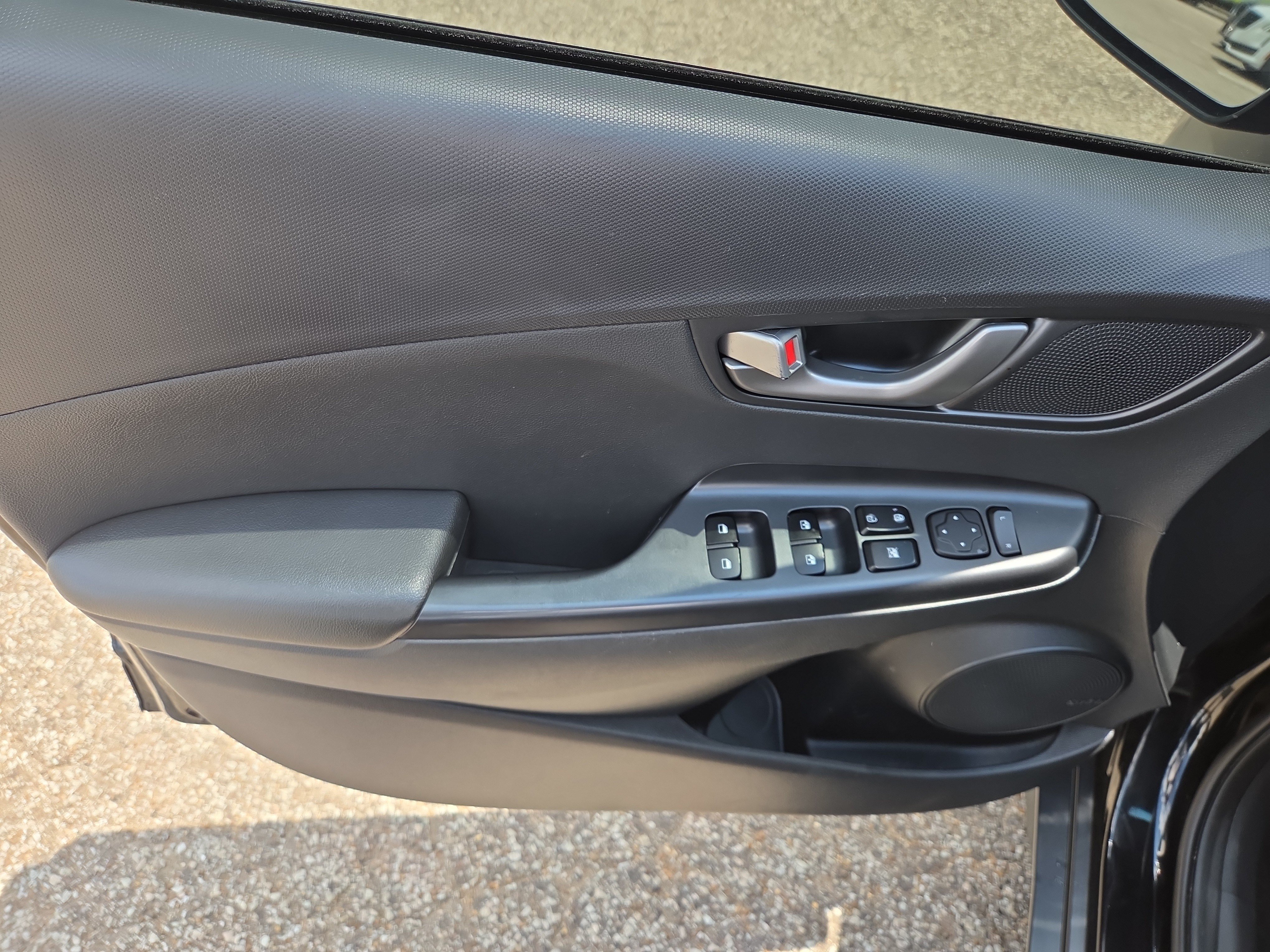 Used 2019 Hyundai Kona Limited FWD image 6