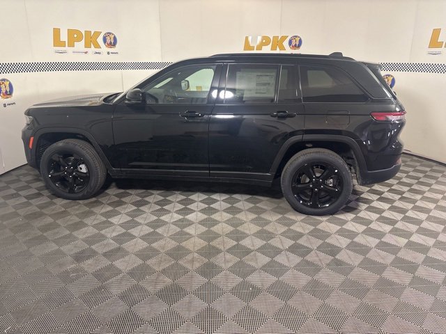New 2025 Jeep Grand Cherokee Limited w/ Black Appearance Package image 9