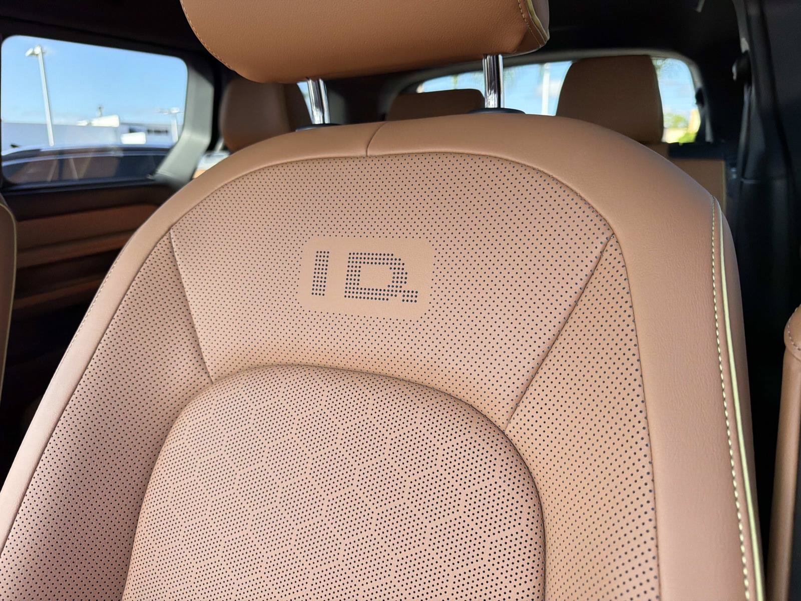 Certified 2025 Volkswagen ID. Buzz Pro S RWD image 18