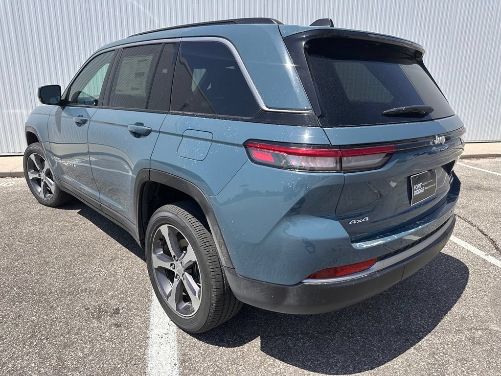 New 2026 Jeep Grand Cherokee Limited w/ Trailer Tow Package AWD/4WD image 5