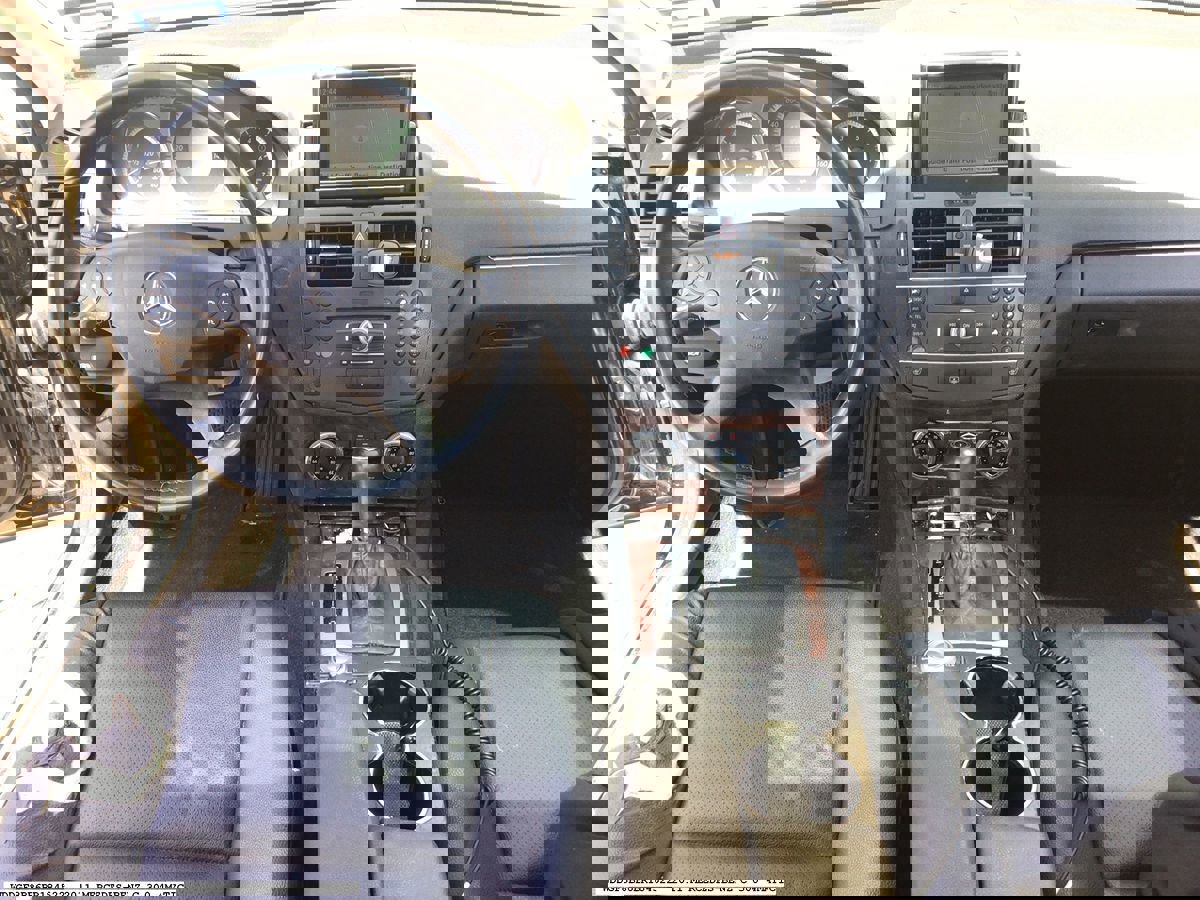 Used 2011 Mercedes-Benz C 300 4MATIC Sedan image 10