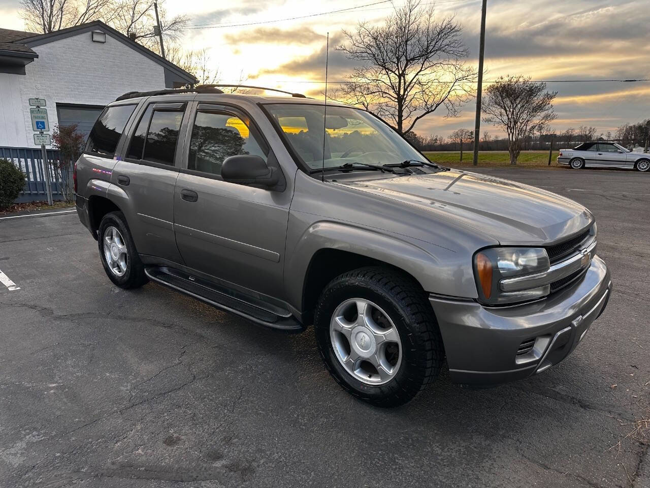 Used 2008 Chevrolet TrailBlazer 2WD w/ Smoker's Package image 2