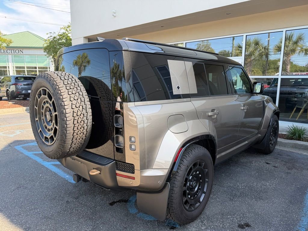 Used 2025 Land Rover Defender 110 image 5