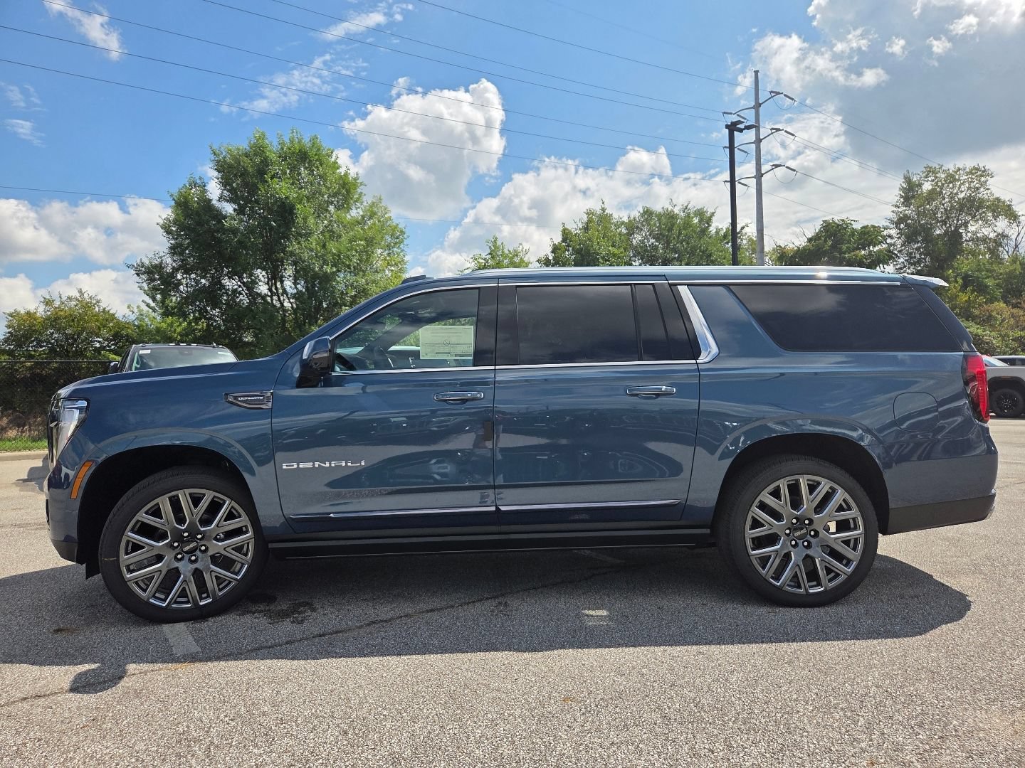 New 2026 GMC Yukon XL Denali Ultimate w/ LPO, Floor Liner Package AWD/4WD image 16