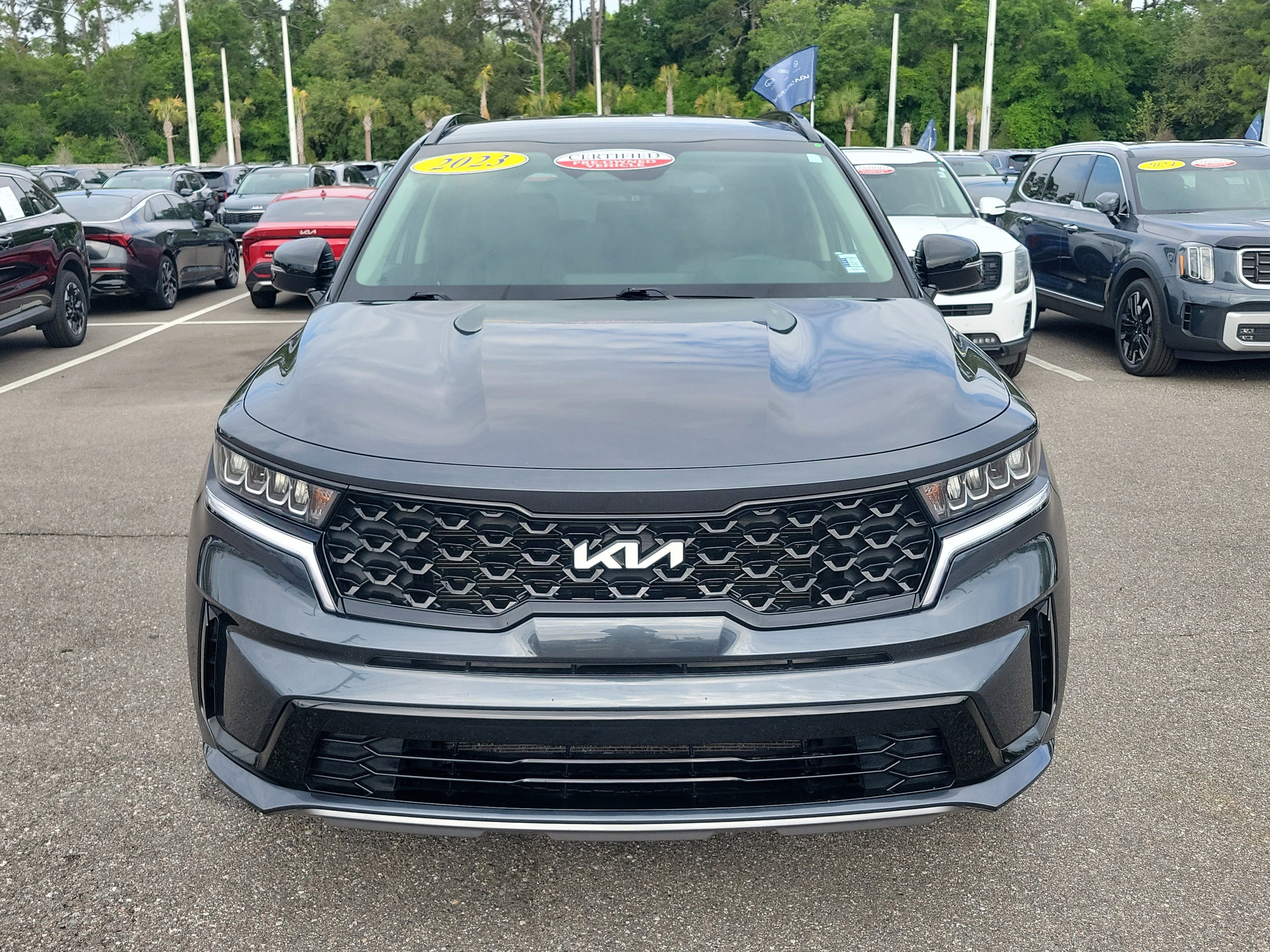 Certified 2023 Kia Sorento S FWD image 2