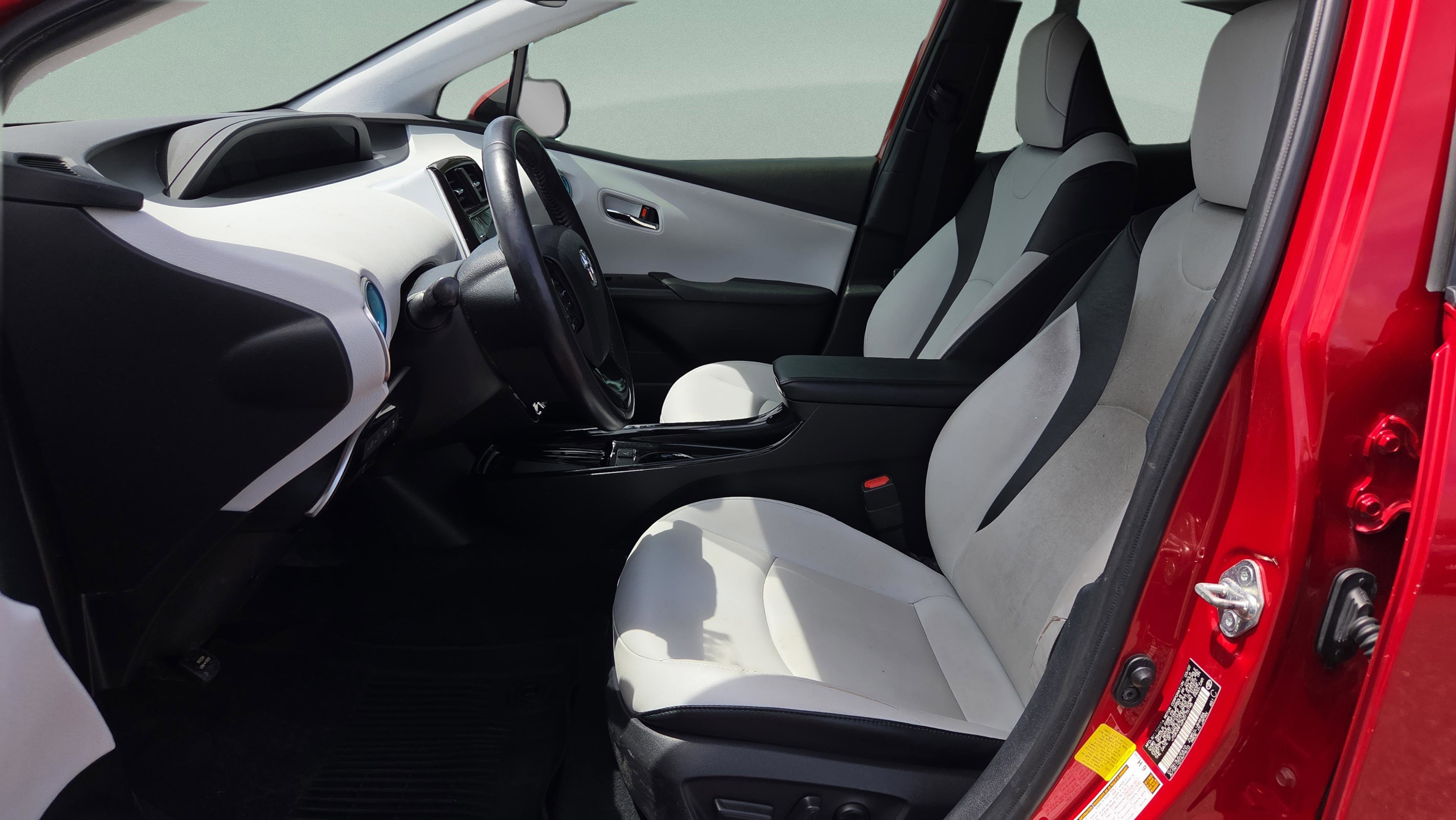 Used 2022 Toyota Prius XLE FWD image 10