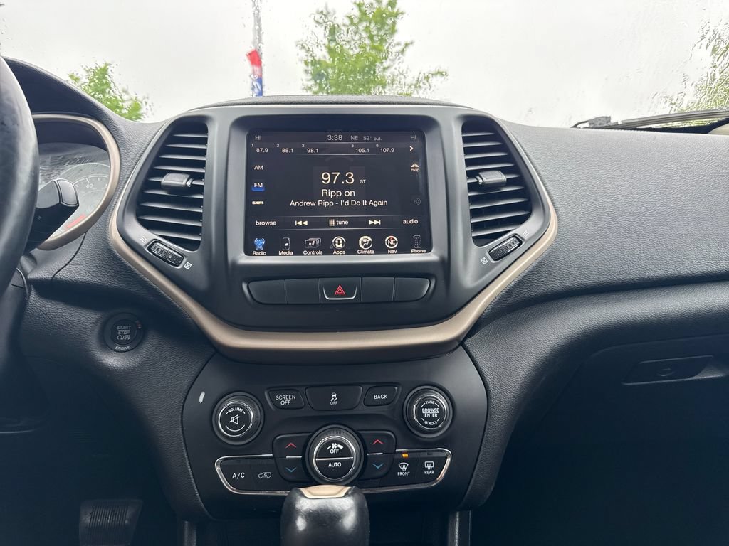 Used 2014 Jeep Cherokee Limited w/ Luxury Group AWD/4WD image 21