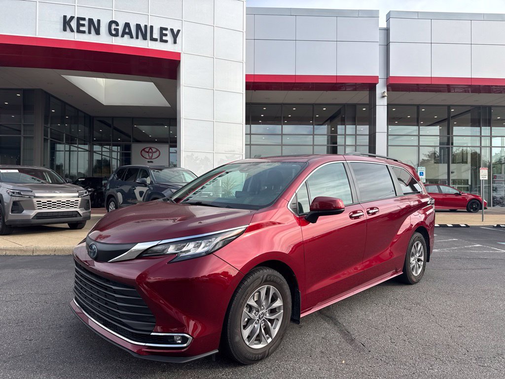 Certified 2022 Toyota Sienna XLE w/ XLE Plus Package FWD image 1