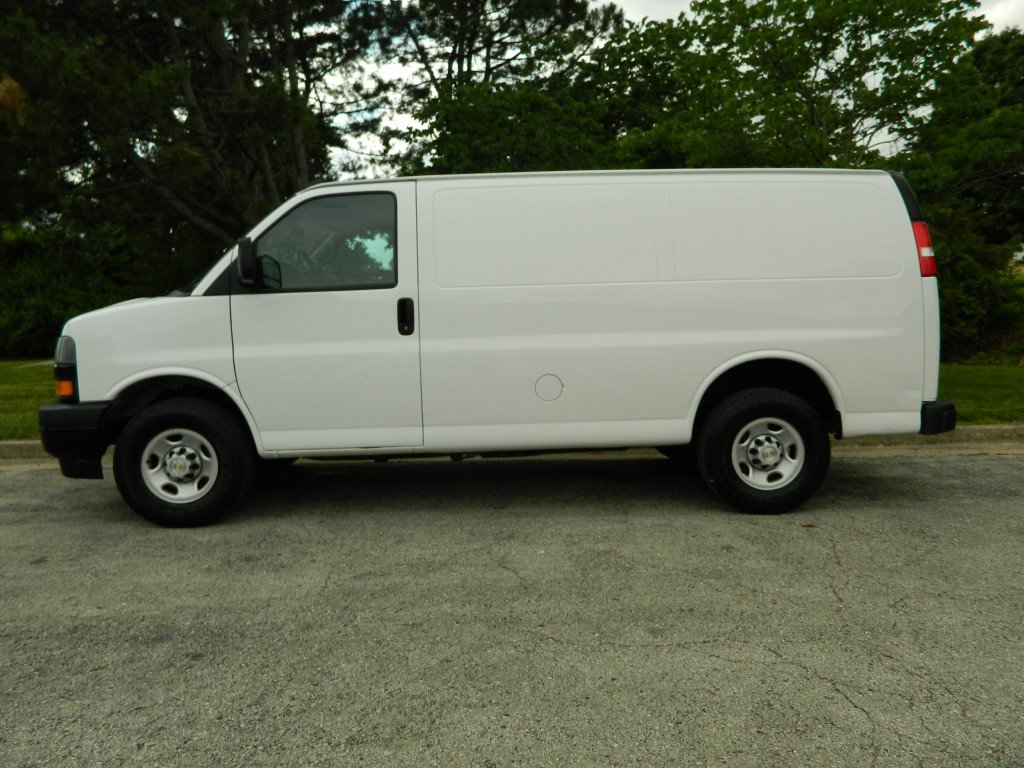 Used 2022 Chevrolet Express 2500 w/ Driver Convenience Package RWD image 4