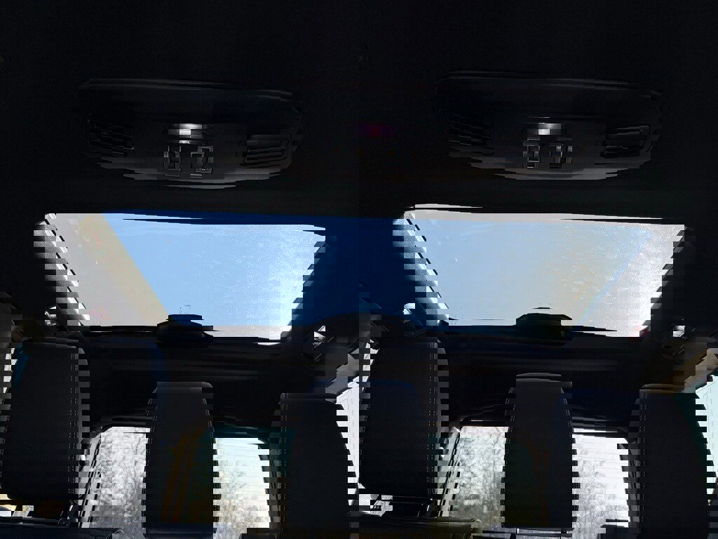 Certified 2025 Land Rover Discovery Dynamic SE image 30