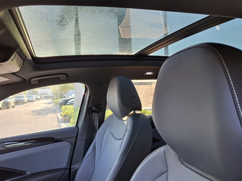 New 2026 Volkswagen Tiguan SE R-Line image 8