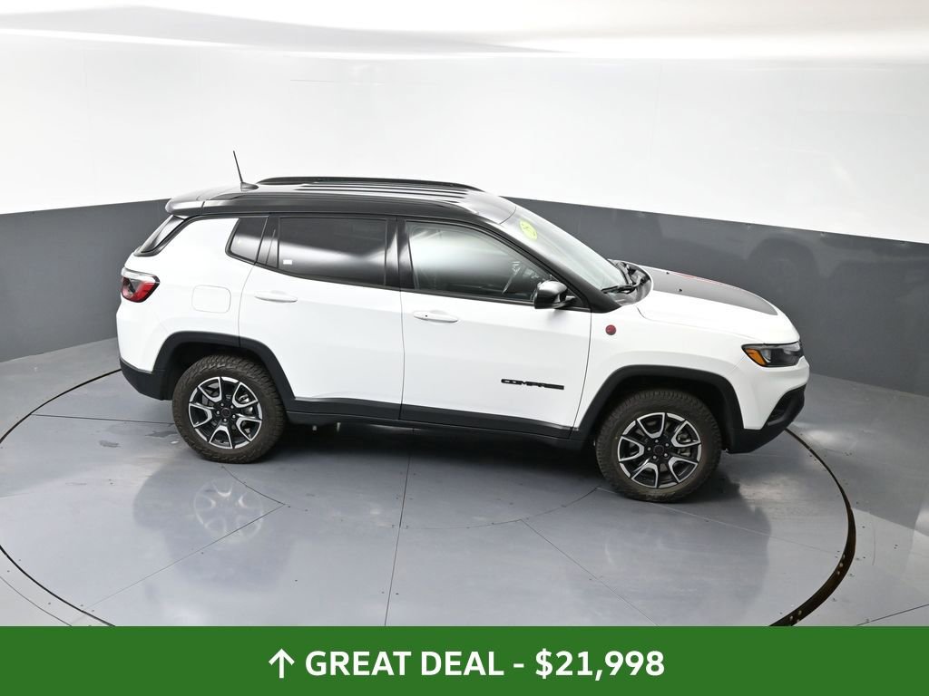 Used 2025 Jeep Compass Trailhawk w/ Trailer Tow Group image 45