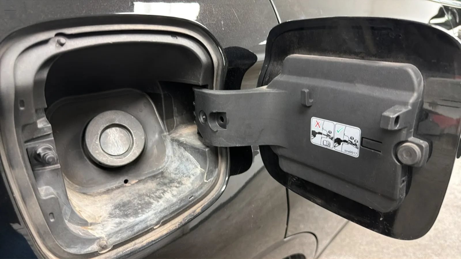 Used 2017 Buick Envision Essence FWD image 24