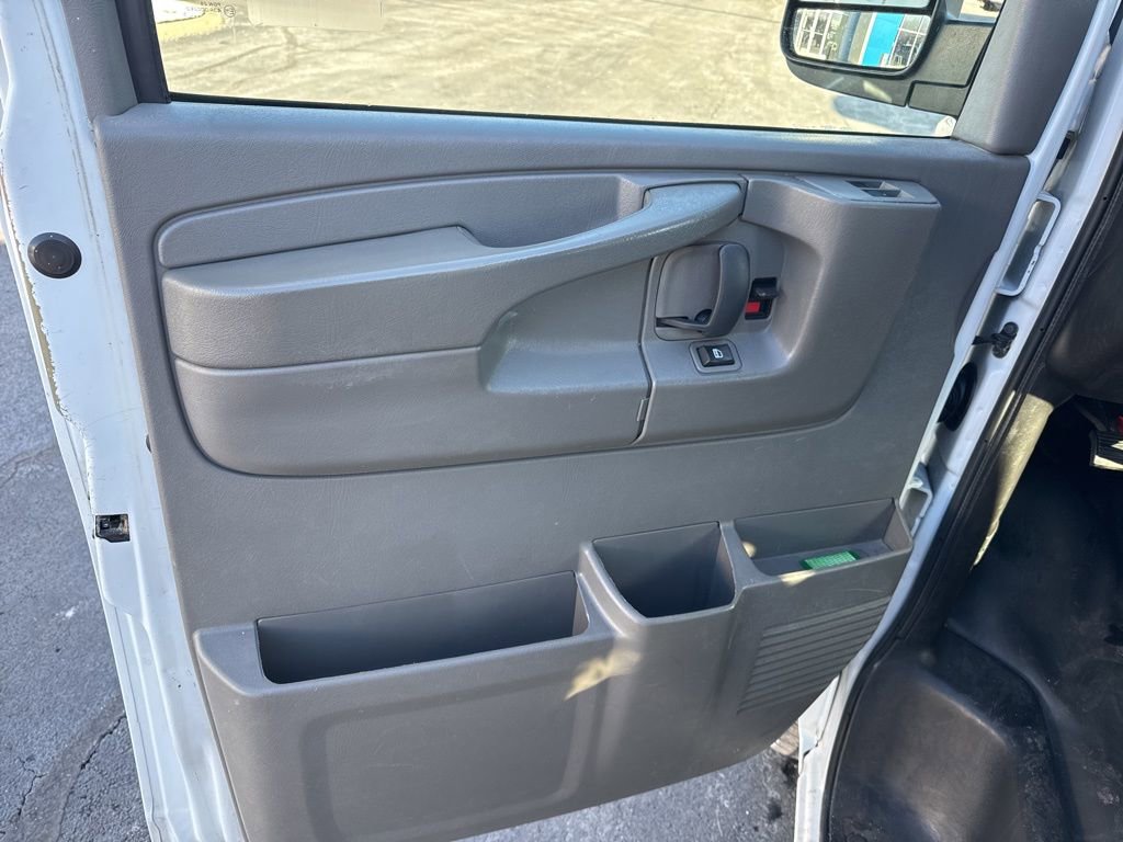 Certified 2015 Chevrolet Express 2500 image 4
