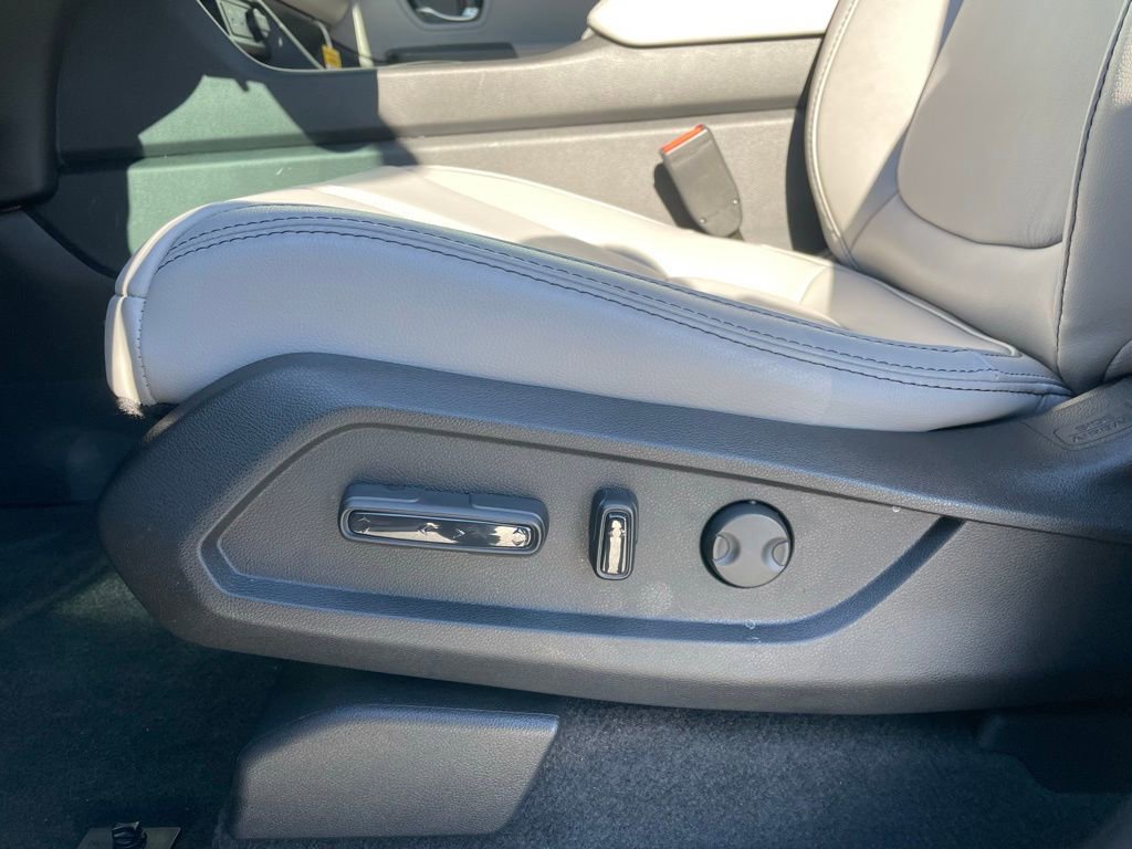 Used 2025 Honda Pilot EX-L image 23