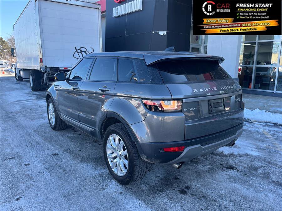 Used 2019 Land Rover Range Rover Evoque SE image 4