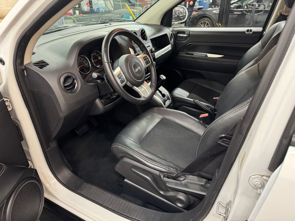 Used 2017 Jeep Compass Latitude FWD image 14