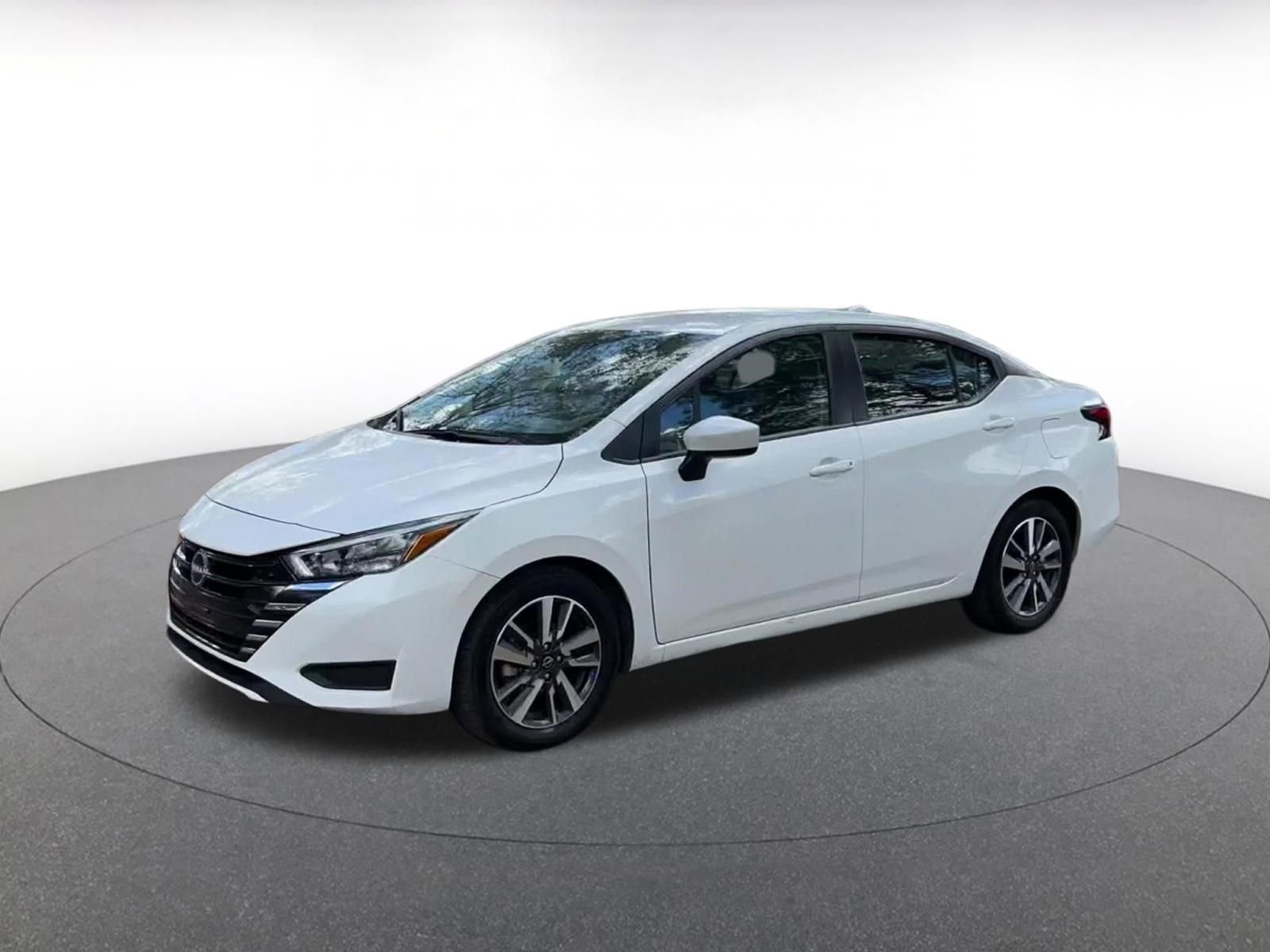 Used 2025 Nissan Versa SV FWD image 8