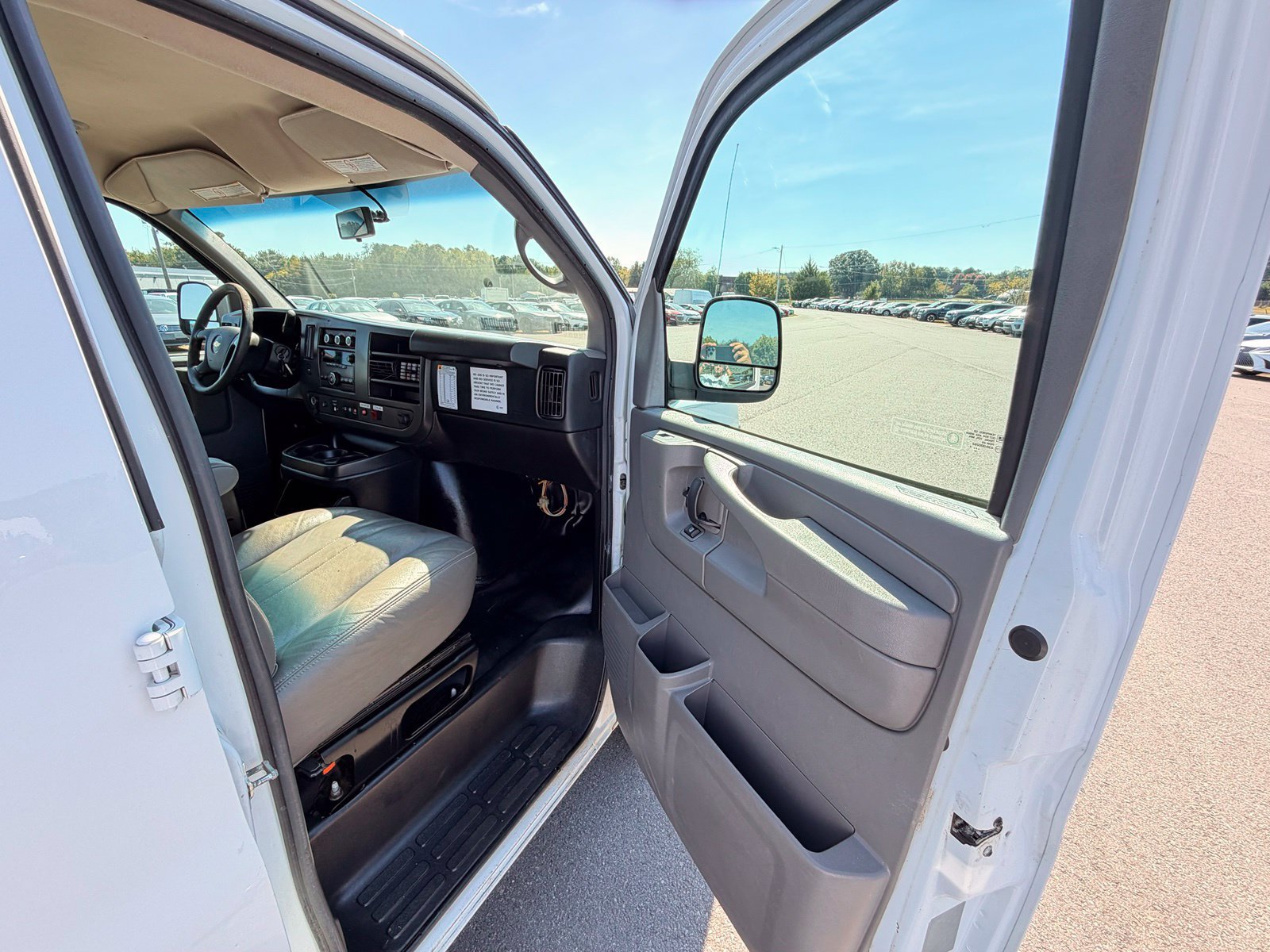 Used 2014 Chevrolet Express 2500 RWD image 22
