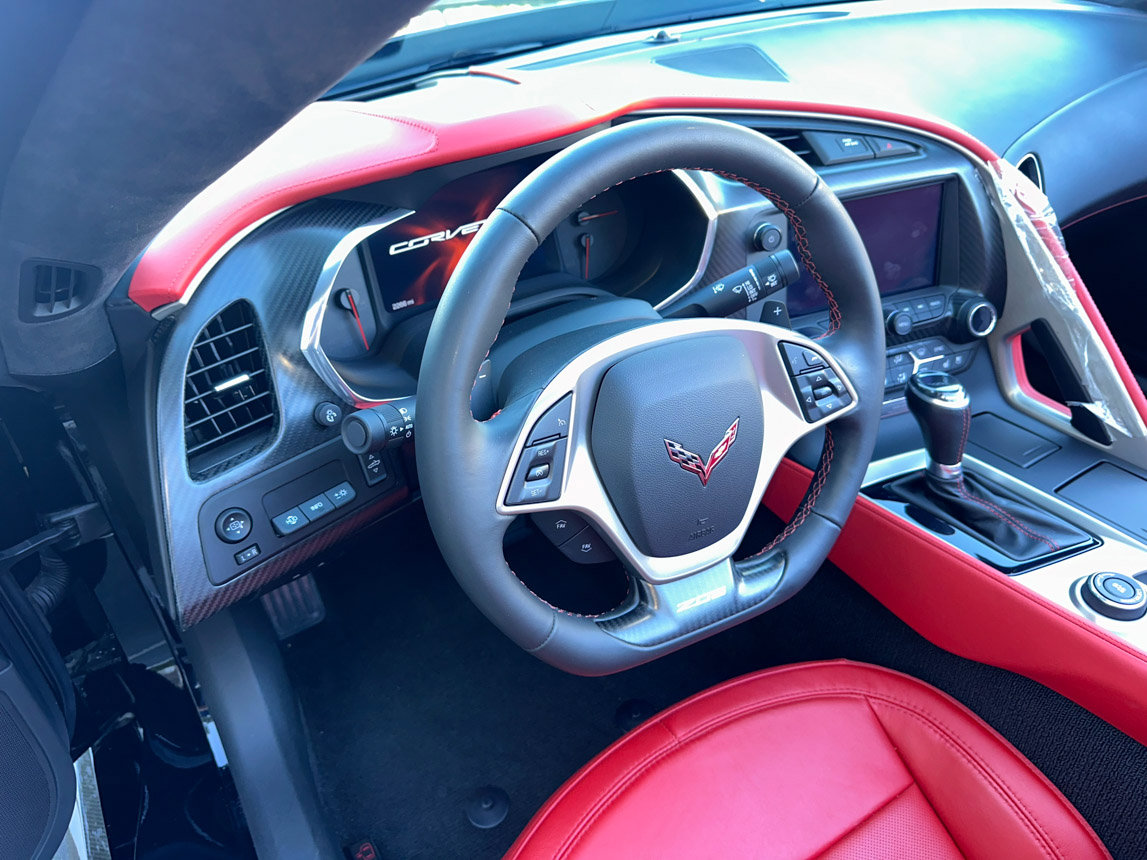 Used 2015 Chevrolet Corvette Z06 w/ 3LZ Preferred Equipment Group image 35